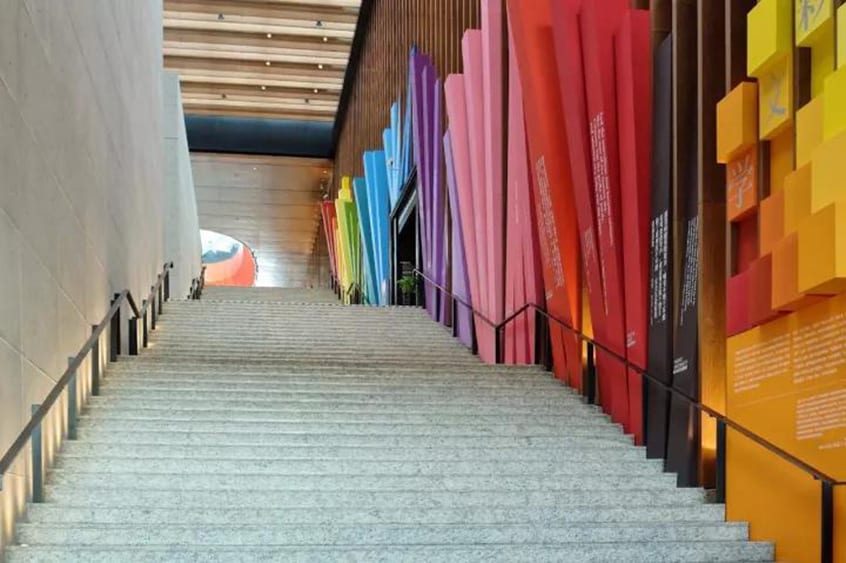 苏州诚品生活彩色大步梯