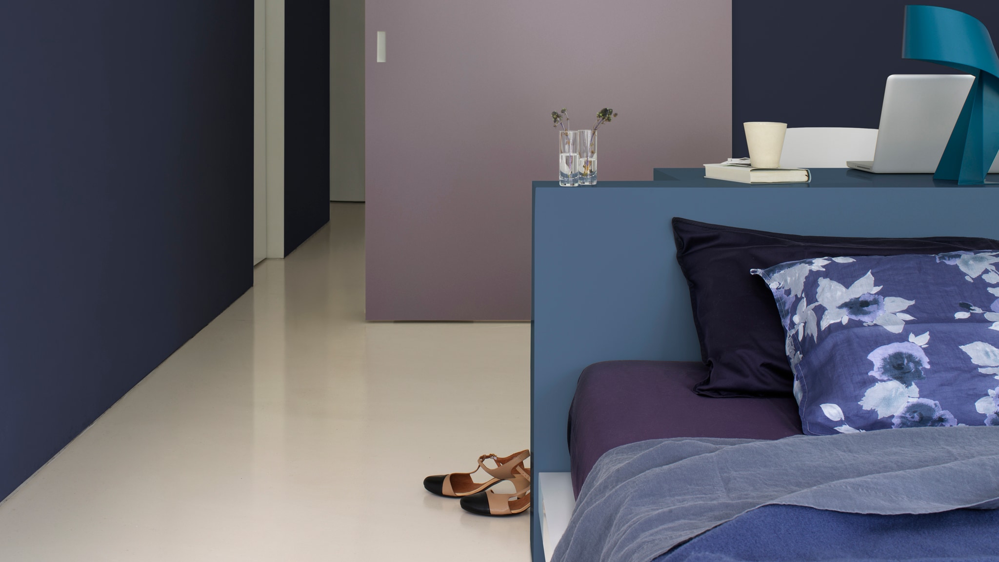 浓郁的珠宝色彩可为装修方案注入几分充满异域风情的华美风格。再融入哑光和亮泽效果，即可再现宝石色的层次感和色彩效果。