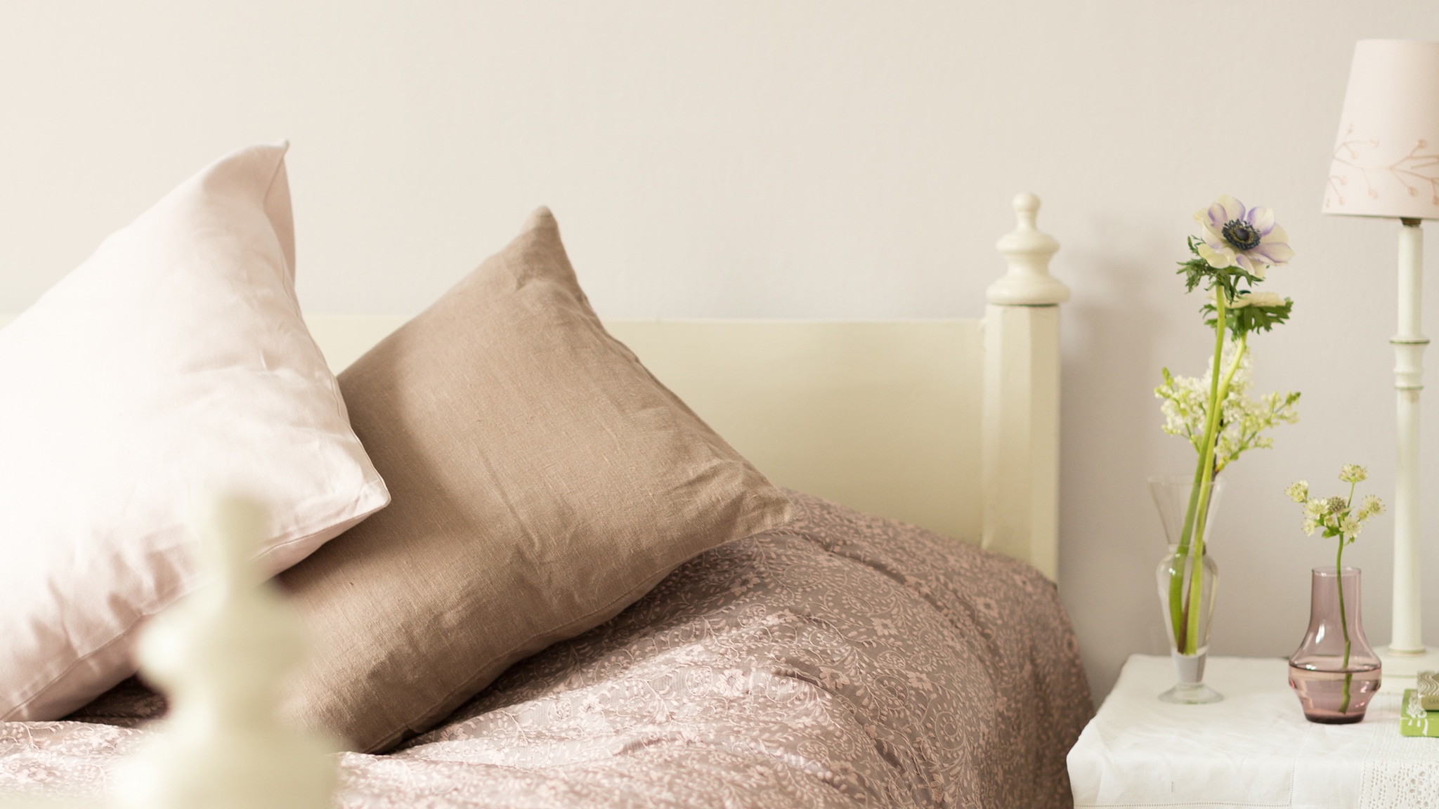 用暖色系灰褐色搭配清爽的白色，是打造别致新家最安全的方式