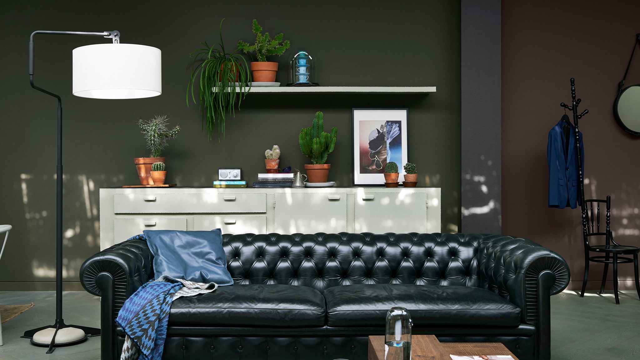 绿色通常被视为一种静谧的色彩，如果想营造放松身心的氛围，绿色是理想色彩之选