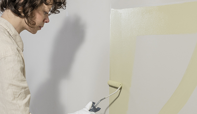 使用滚筒刷涂刷色块