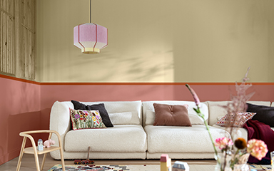Living room with split wall in straw yellow and dark pink