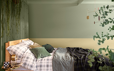 Split wall in a bedroom, combining a green and straw yellow